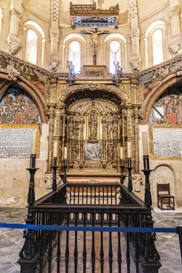 Salamanca 056 - Catedrales Nueva y Vieja - vieja - capilla de San Salvador.jpg